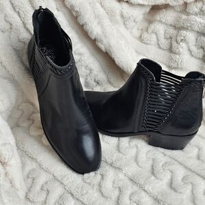 Vince Camuto VC Pippsy Black Leather Ankle Boots Womens 6M